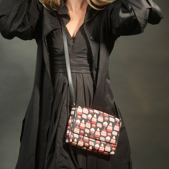 Kate Spade Pastries & Cupcakes Bag - fun print crossbody - Picture 1 of 9